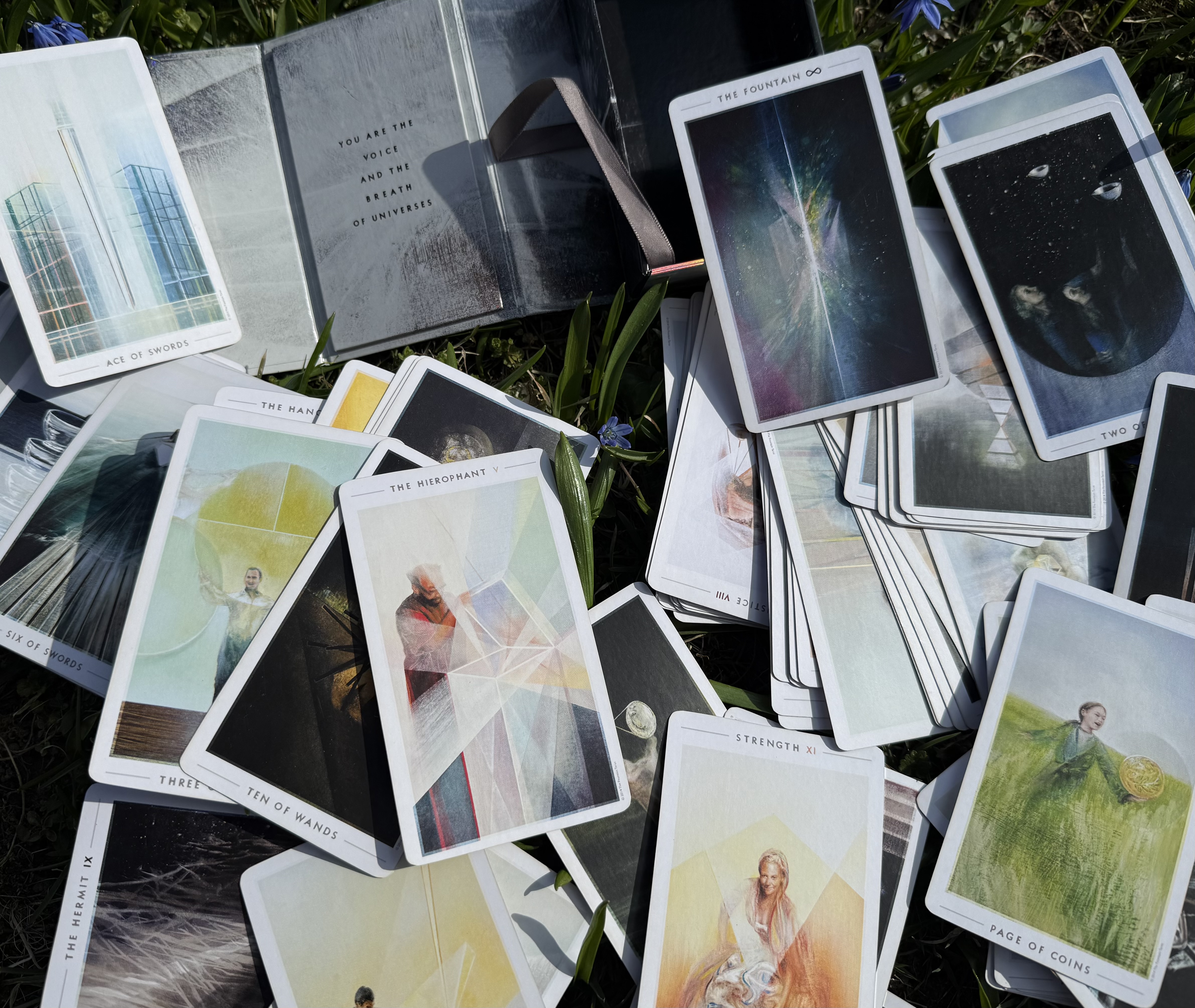 THE FOUNTAIN TAROT